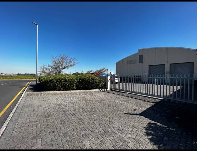 900M² WAREHOUSE TO LET IN AIRPORT INDUSTRIA